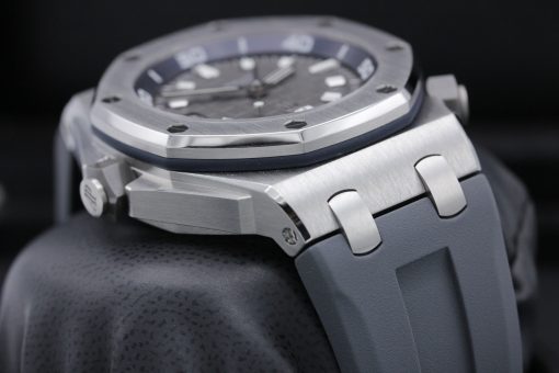 Audemars Piguet – Royal Oak Offshore Diver – Grey – 15720ST – 42mm – Mint