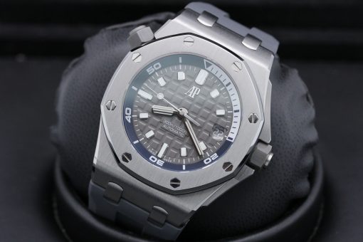 Audemars Piguet – Royal Oak Offshore Diver – Grey – 15720ST – 42mm – Mint