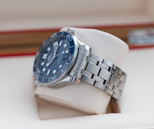 Omega Seamaster Automatic Blue Dial Steel Men’s Watch Item No. 210.30.42.20.03.001