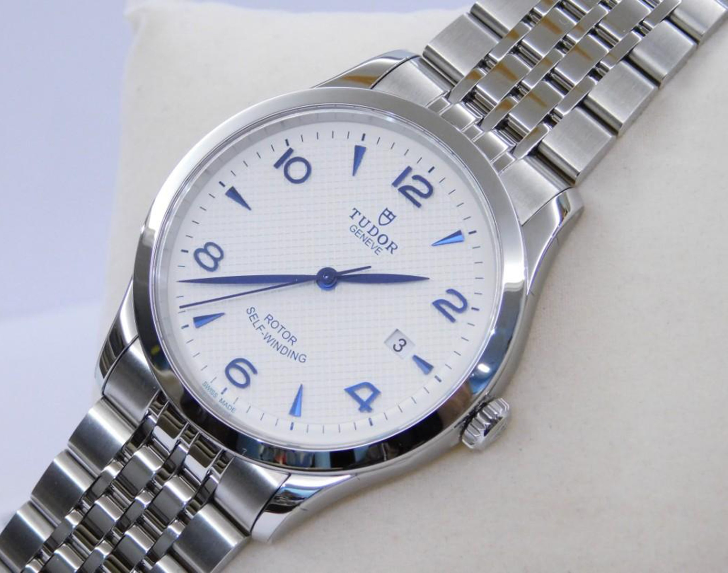 TUDOR 1926 Automatic 41 mm Opaline Dial Men’s Watch Item No. M91650-0005 TUDOR 1926 Automatic 41 mm Opaline Dial Men’s Watch Item No. M91650-0005