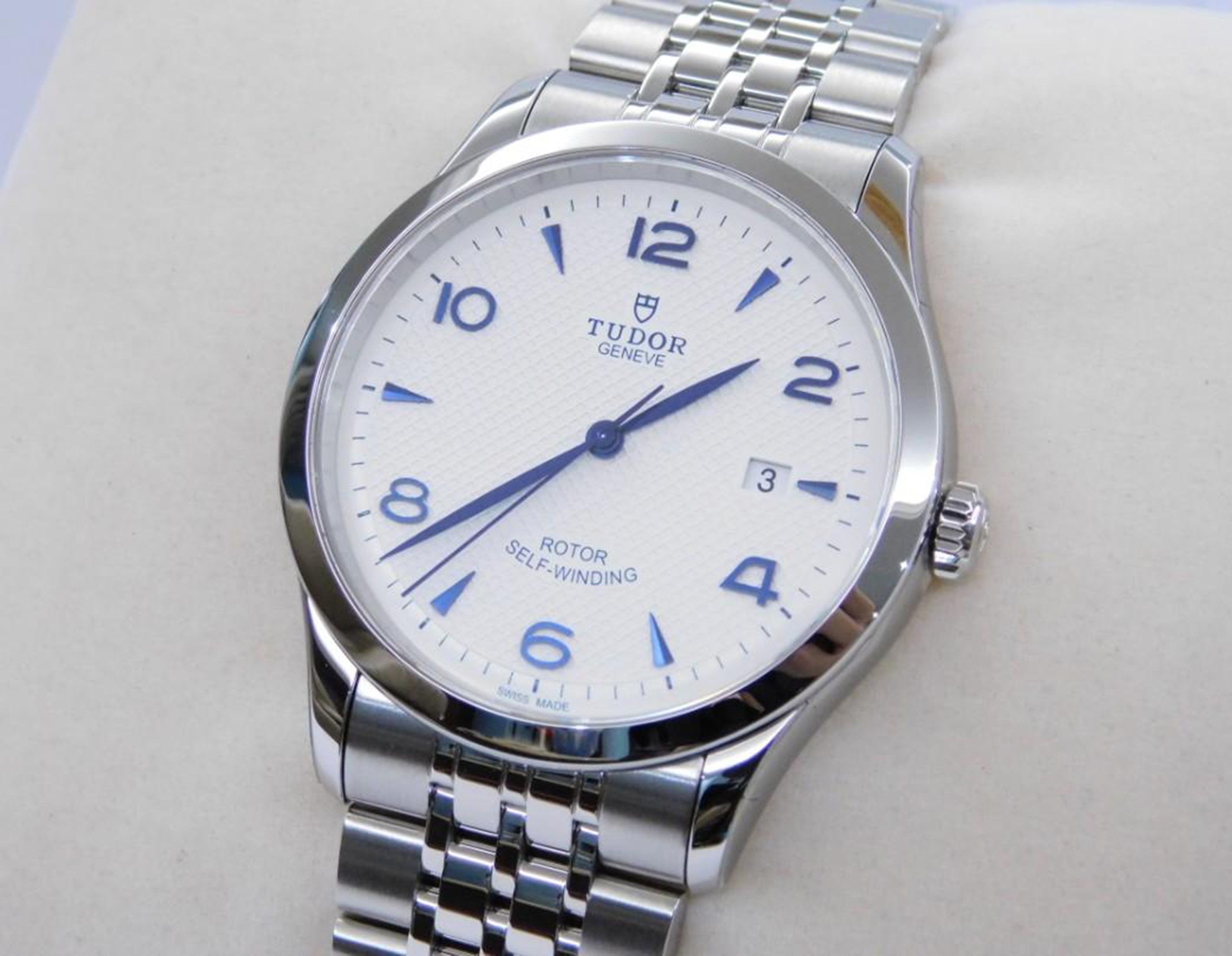 TUDOR 1926 Automatic 41 mm Opaline Dial Men’s Watch Item No. M91650-0005 TUDOR 1926 Automatic 41 mm Opaline Dial Men’s Watch Item No. M91650-0005