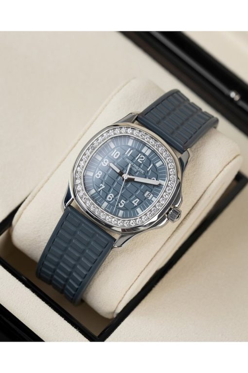 PATEK PHILIPPE Aquanaut Luce Quartz Diamond Blue Dial Ladies Watch Item No. 5067A-025