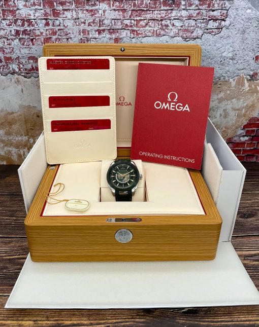 Omega Seamaster Aqua Terra 150m Co Axial Master Chronometer GMT Worldtimer 43mm Mens Watch Green Rubber 220.32.43.22.10.001