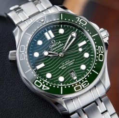 Omega Seamaster Diver 300 M Professional 300M UNWORN Green Ceramic Diver