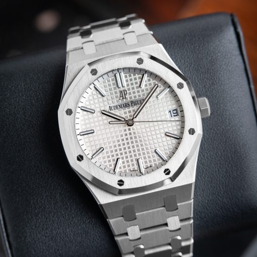 Audemars Piguet Royal Oak Silver Dial Date 15500ST.OO.1220ST.04 41mm