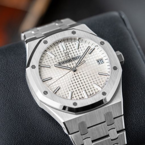 Audemars Piguet Royal Oak Silver Dial Date 15500ST.OO.1220ST.04 41mm