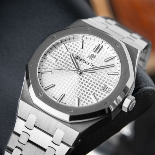 Audemars Piguet Royal Oak Silver Dial Date 15500ST.OO.1220ST.04 41mm