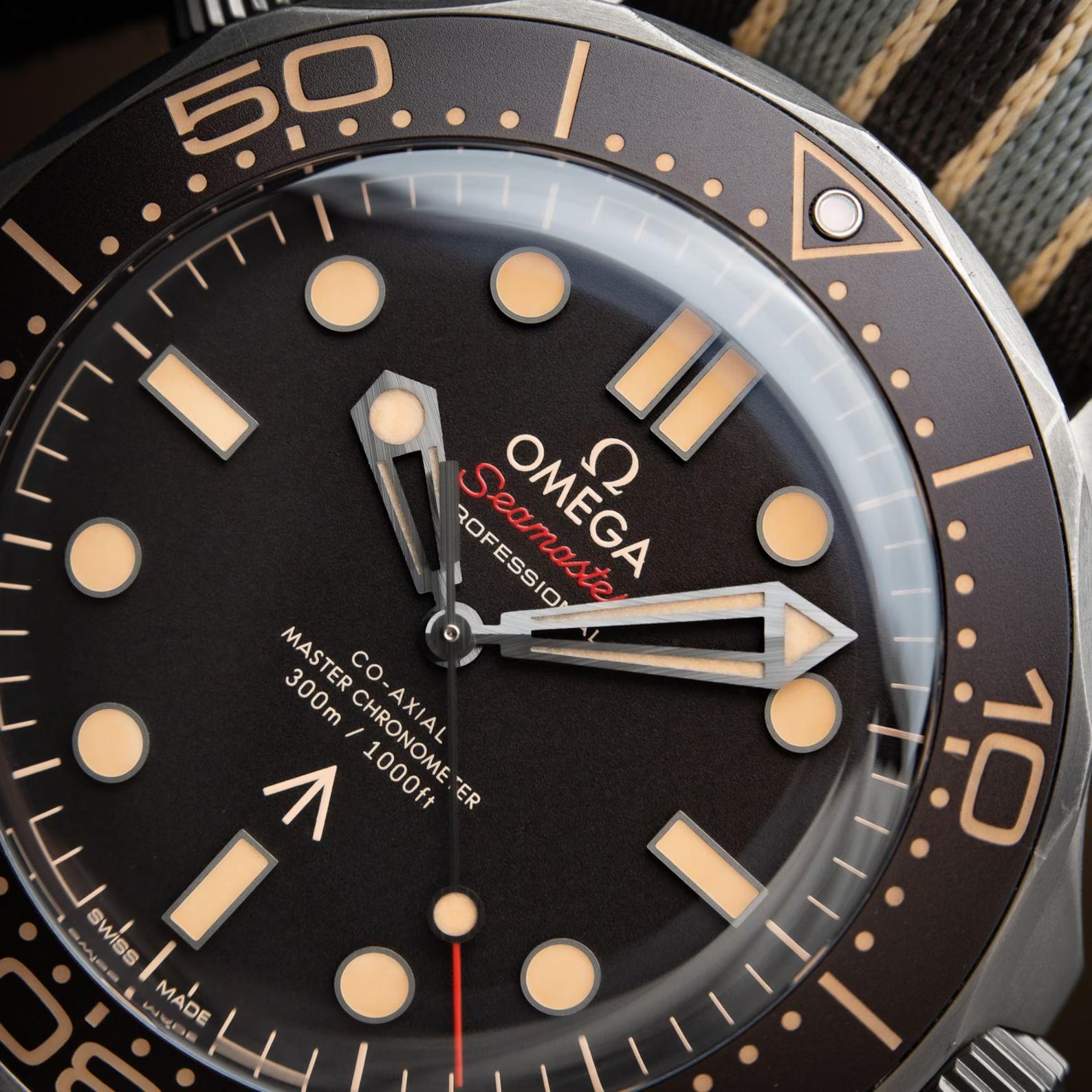 Omega Seamaster Diver 300M NTTD Diver 007 Edition Titanium NATO Brown James Bond Set Omega Seamaster Diver 300M NTTD Diver 007 Edition Titanium NATO Brown James Bond Set