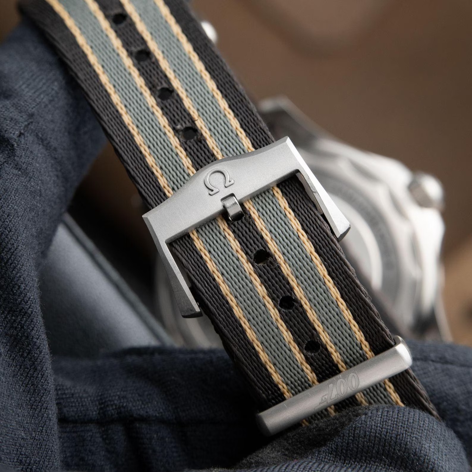 Omega Seamaster Diver 300M NTTD Diver 007 Edition Titanium NATO Brown James Bond Set Omega Seamaster Diver 300M NTTD Diver 007 Edition Titanium NATO Brown James Bond Set