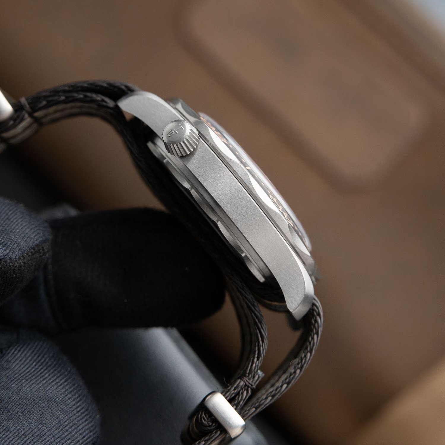 Omega Seamaster Diver 300M NTTD Diver 007 Edition Titanium NATO Brown James Bond Set Omega Seamaster Diver 300M NTTD Diver 007 Edition Titanium NATO Brown James Bond Set