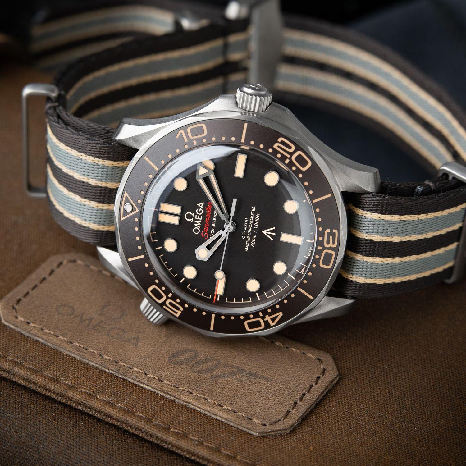 Omega Seamaster Diver 300M NTTD Diver 007 Edition Titanium NATO Brown James Bond Set Omega Seamaster Diver 300M NTTD Diver 007 Edition Titanium NATO Brown James Bond Set