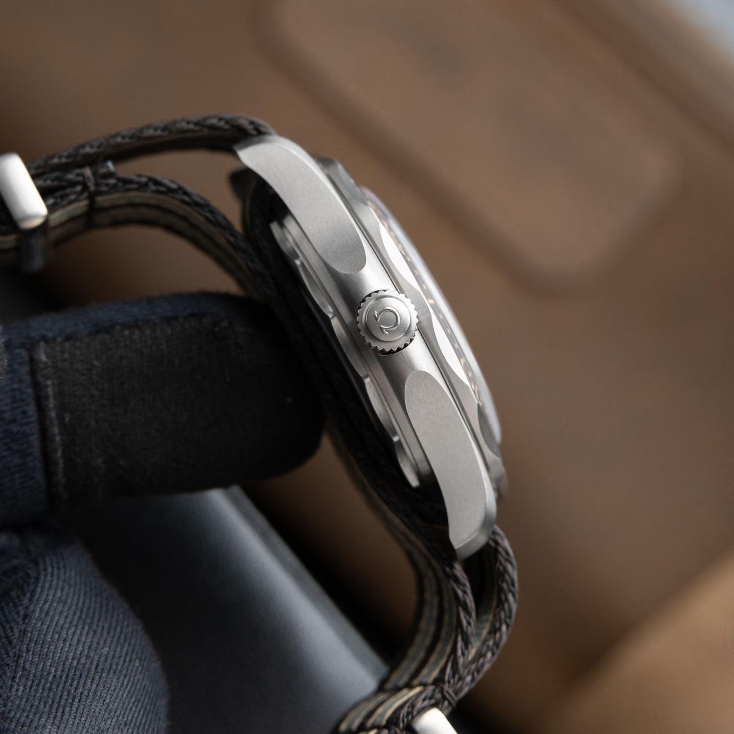 Omega Seamaster Diver 300M NTTD Diver 007 Edition Titanium NATO Brown James Bond Set Omega Seamaster Diver 300M NTTD Diver 007 Edition Titanium NATO Brown James Bond Set